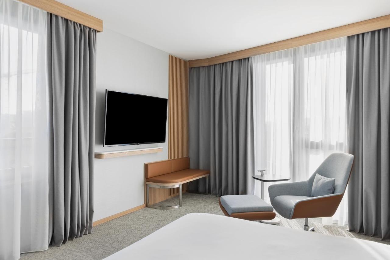 Courtyard By Marriott Biel Bienne Hotel ภายนอก รูปภาพ