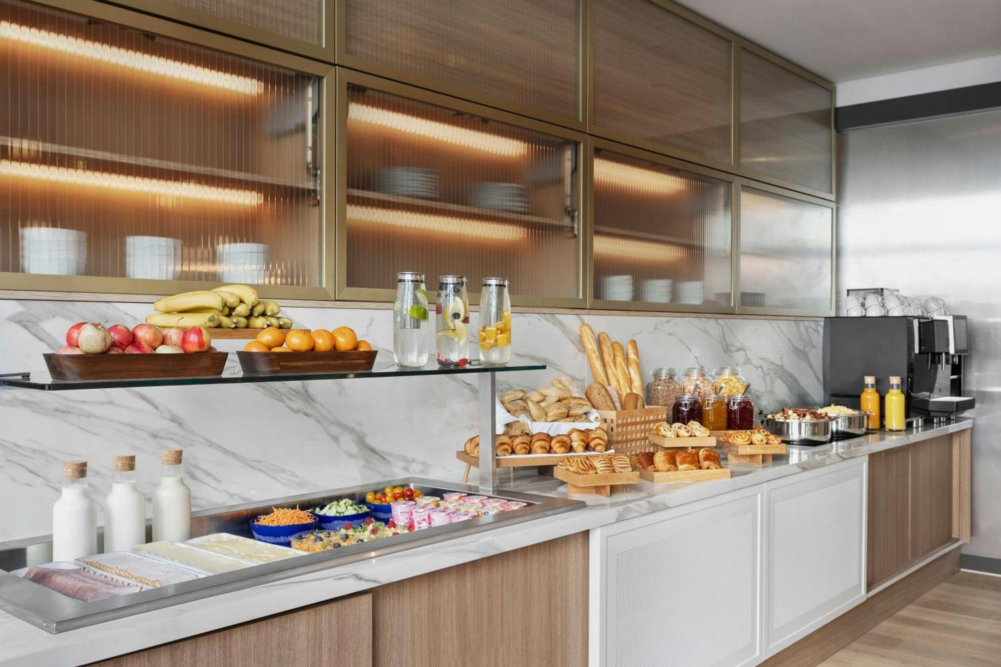 Courtyard By Marriott Biel Bienne Hotel ภายนอก รูปภาพ