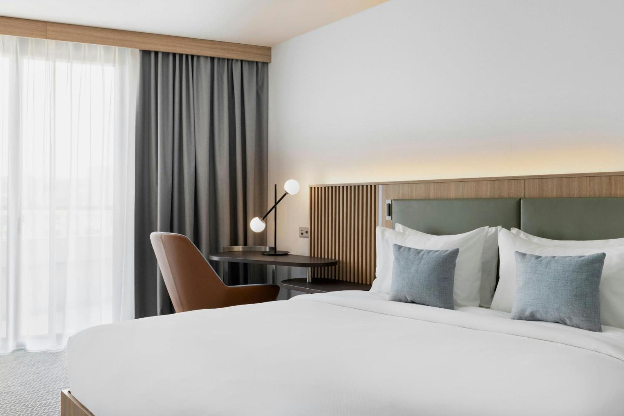Courtyard By Marriott Biel Bienne Hotel ภายนอก รูปภาพ