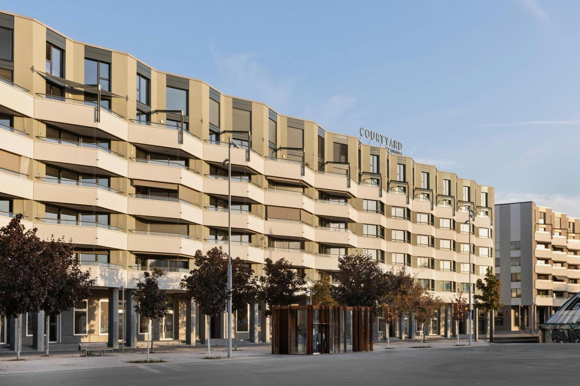Courtyard By Marriott Biel Bienne Hotel ภายนอก รูปภาพ