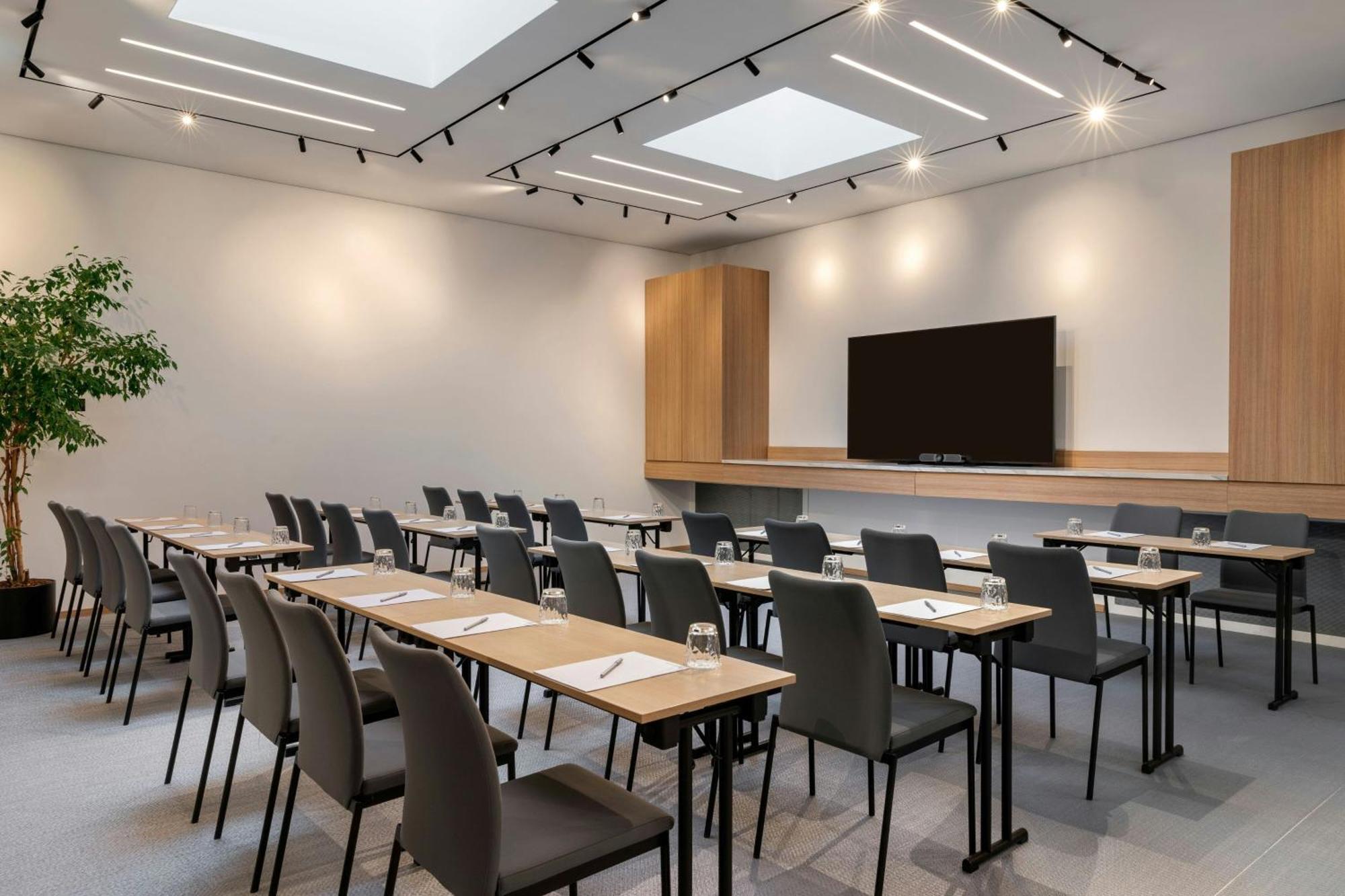 Courtyard By Marriott Biel Bienne Hotel ภายนอก รูปภาพ