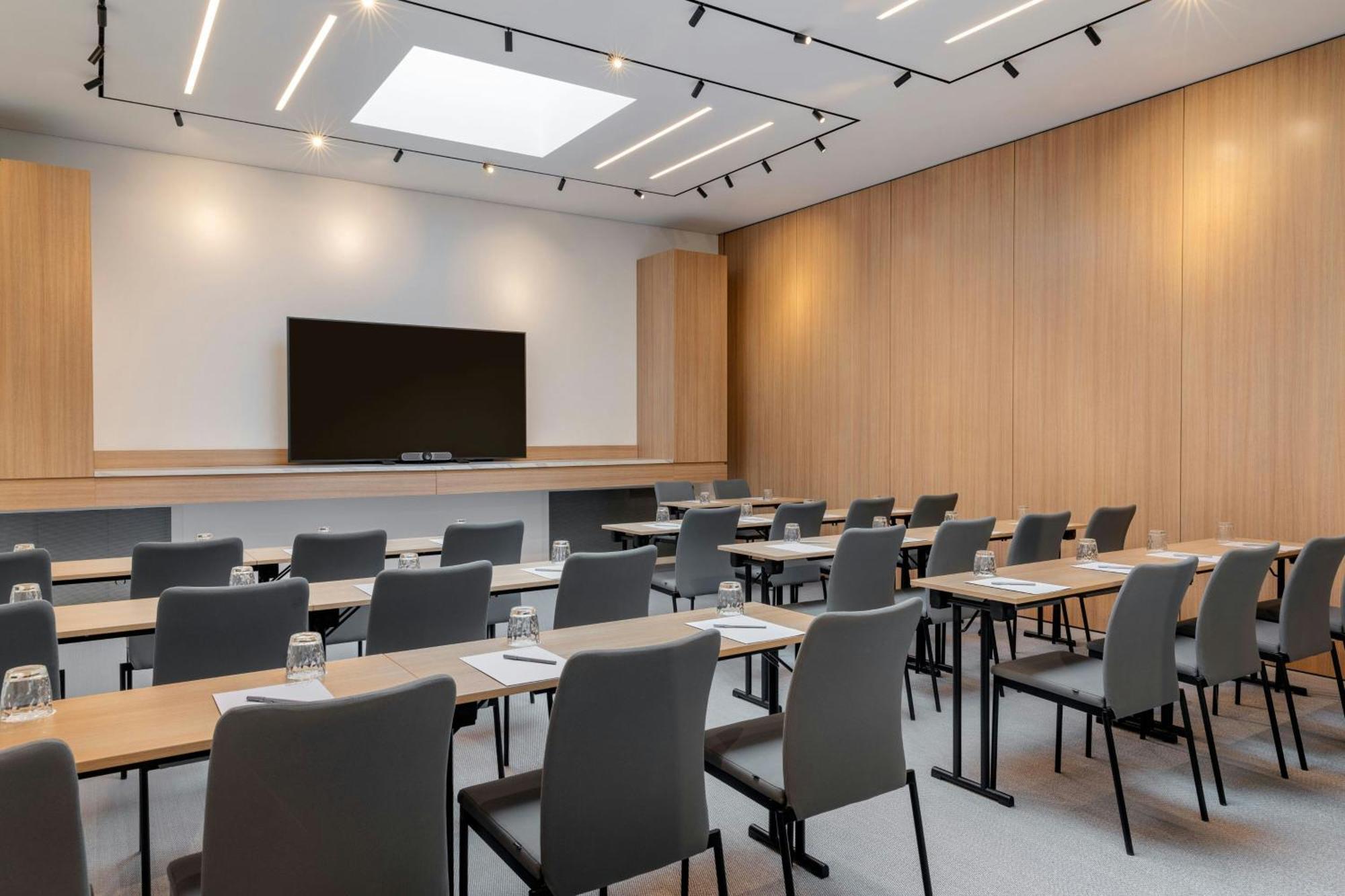Courtyard By Marriott Biel Bienne Hotel ภายนอก รูปภาพ