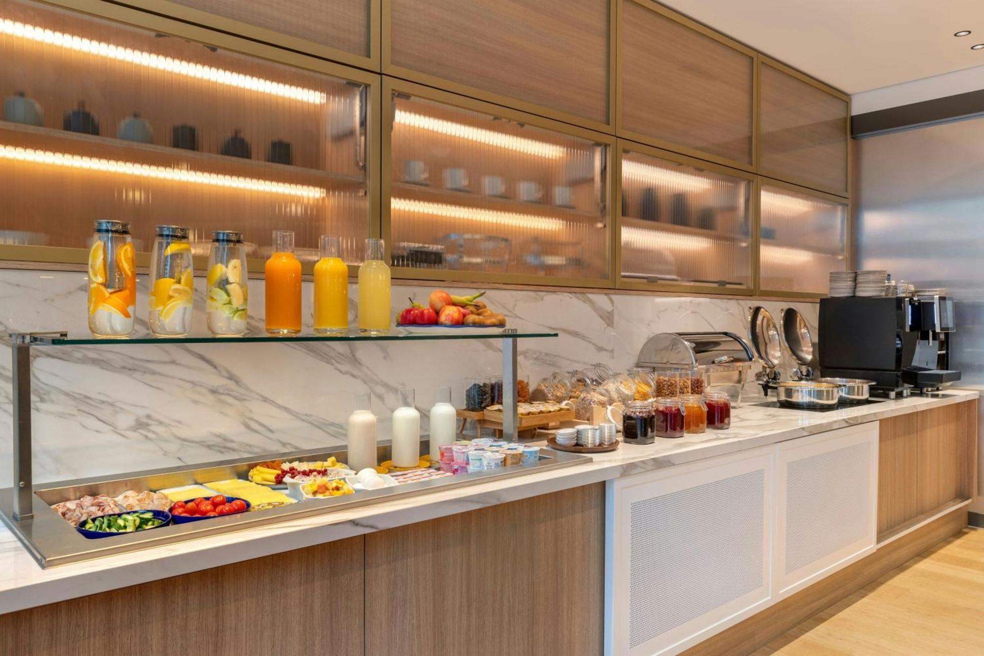 Courtyard By Marriott Biel Bienne Hotel ภายนอก รูปภาพ